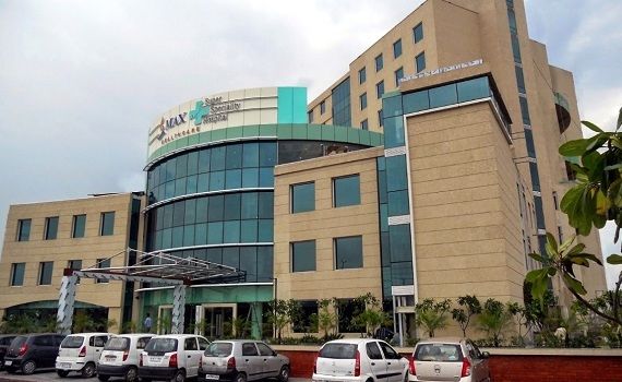 max-super-speciality-hospital-shalimar-bagh-building-delhi